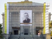 Baner na katedrze w Katowicach